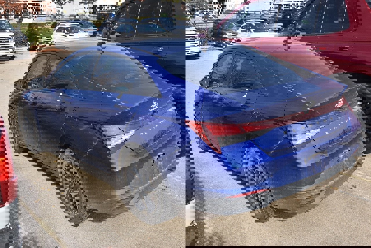 Used 2023 Hyundai Elantra SEL w/ Convenience Package image 7