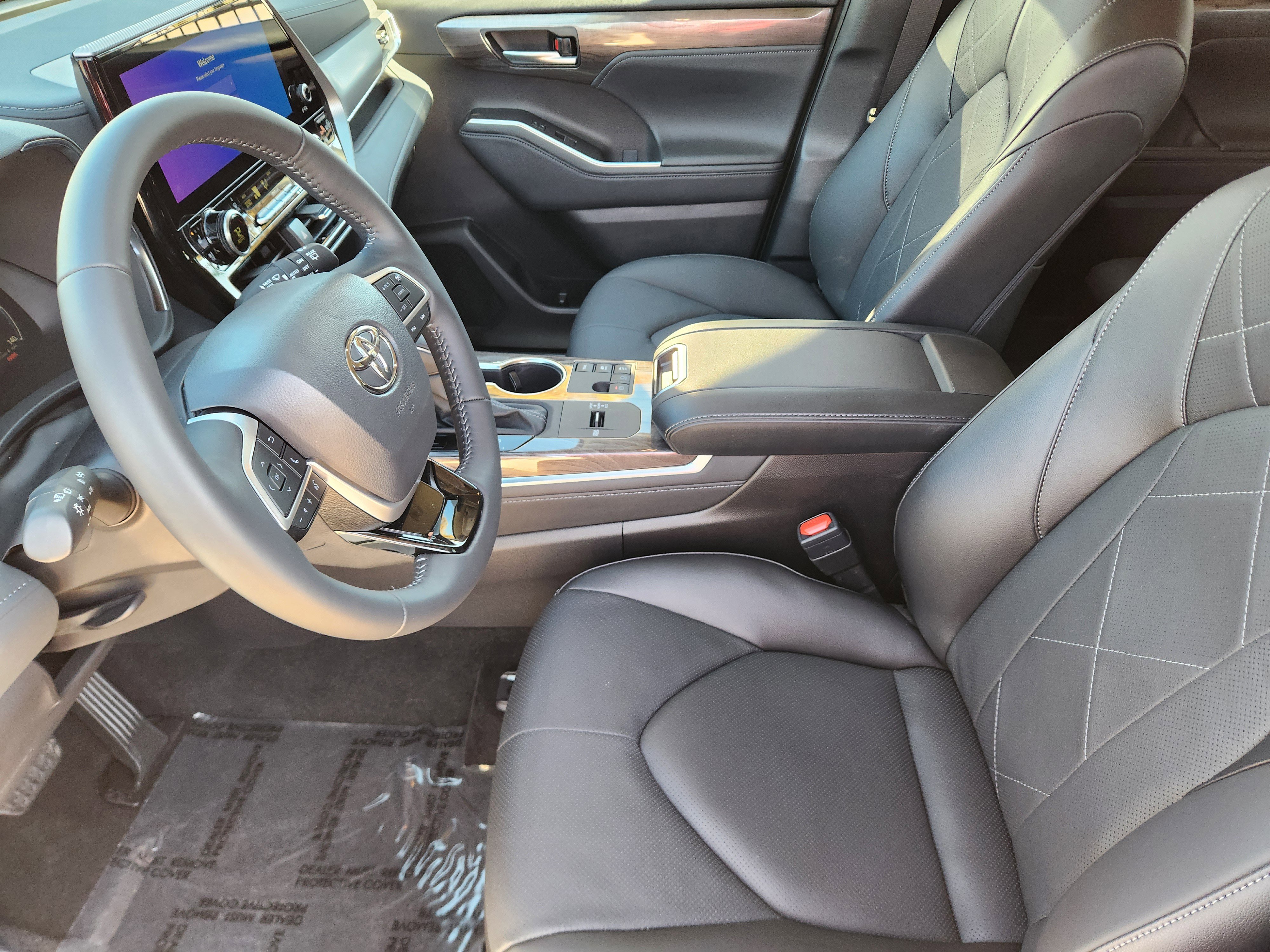 Used 2025 Toyota Highlander Platinum image 19