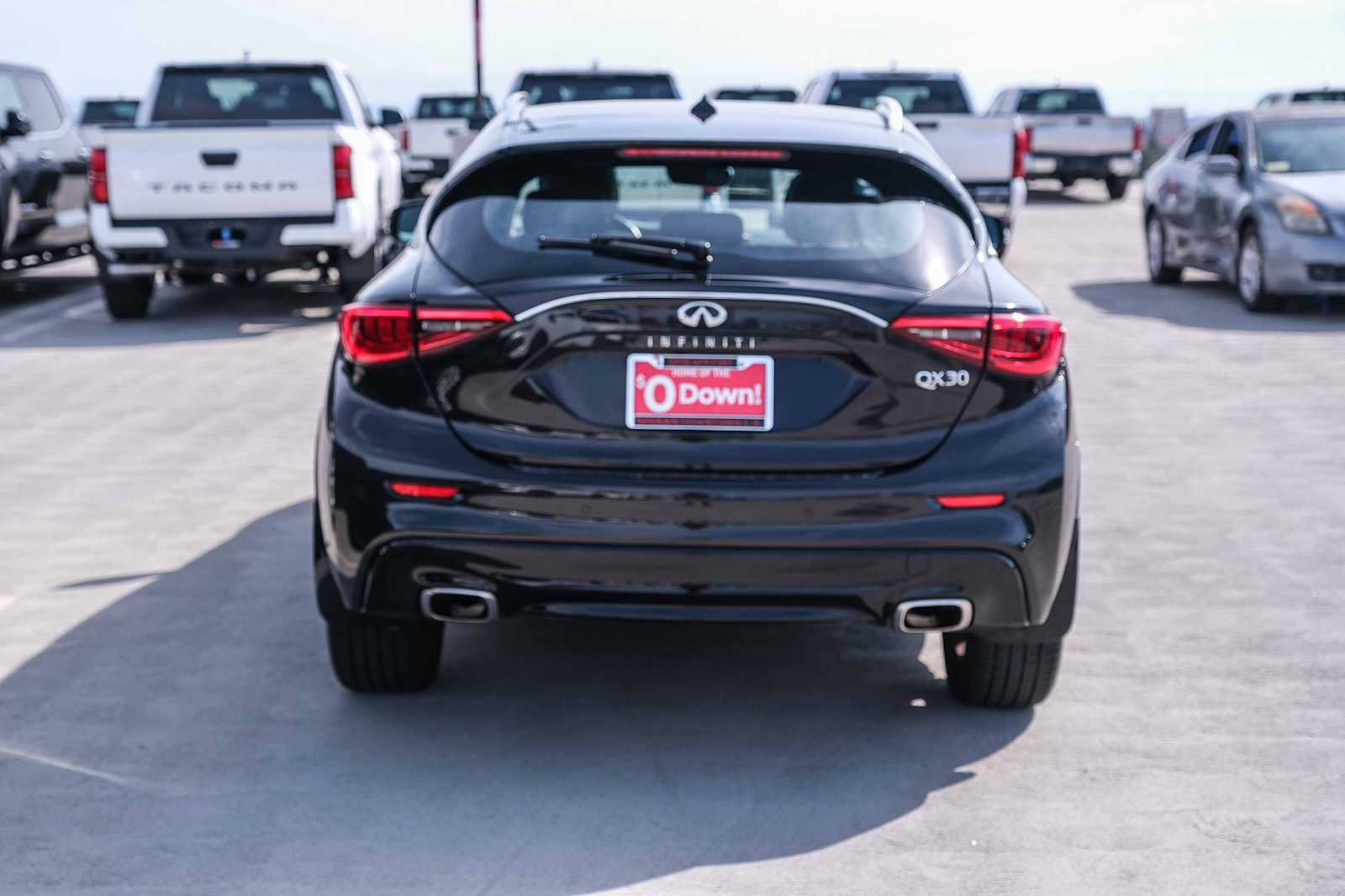 Used 2019 INFINITI QX30 w/ Cargo Package FWD image 5
