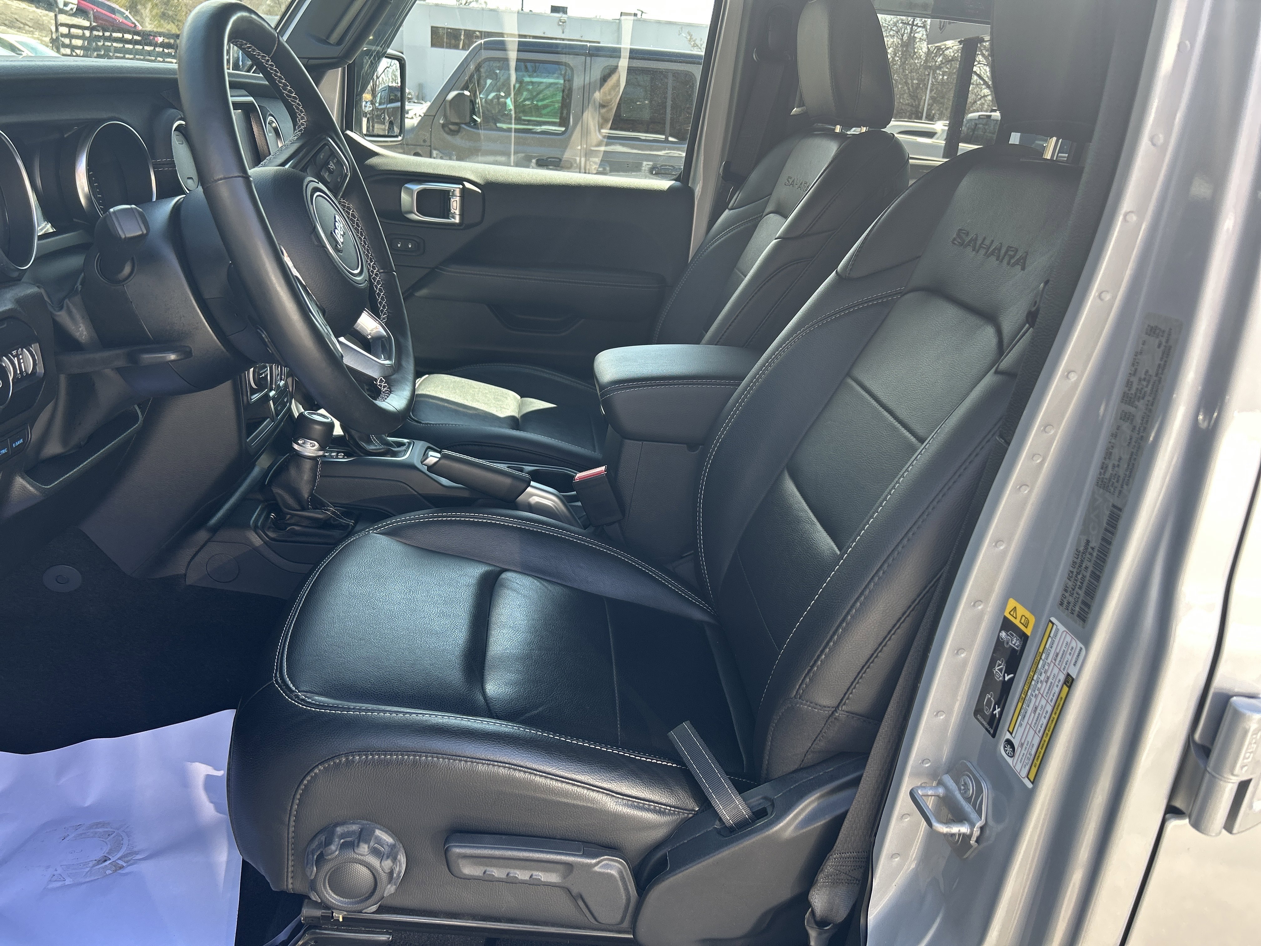 Certified 2022 Jeep Wrangler Unlimited Sahara w/ Cold Weather Group image 11