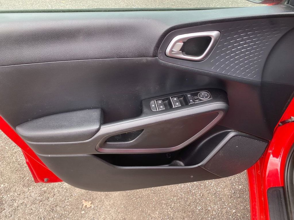 Used 2021 Kia Soul GT-Line image 11