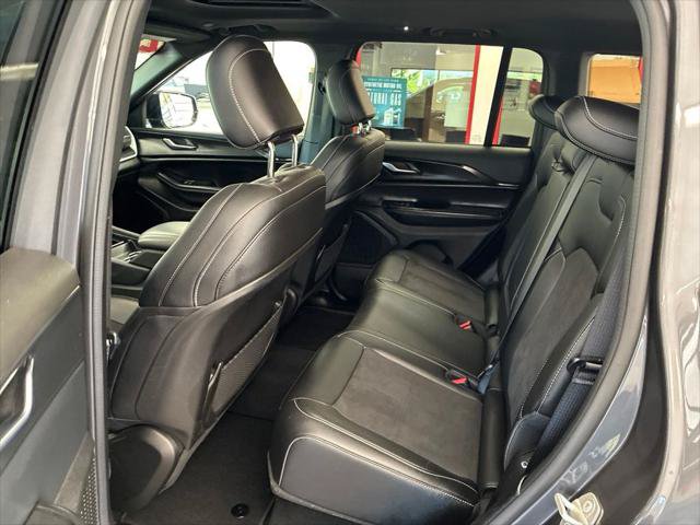 Certified 2024 Jeep Grand Cherokee Altitude AWD/4WD image 13