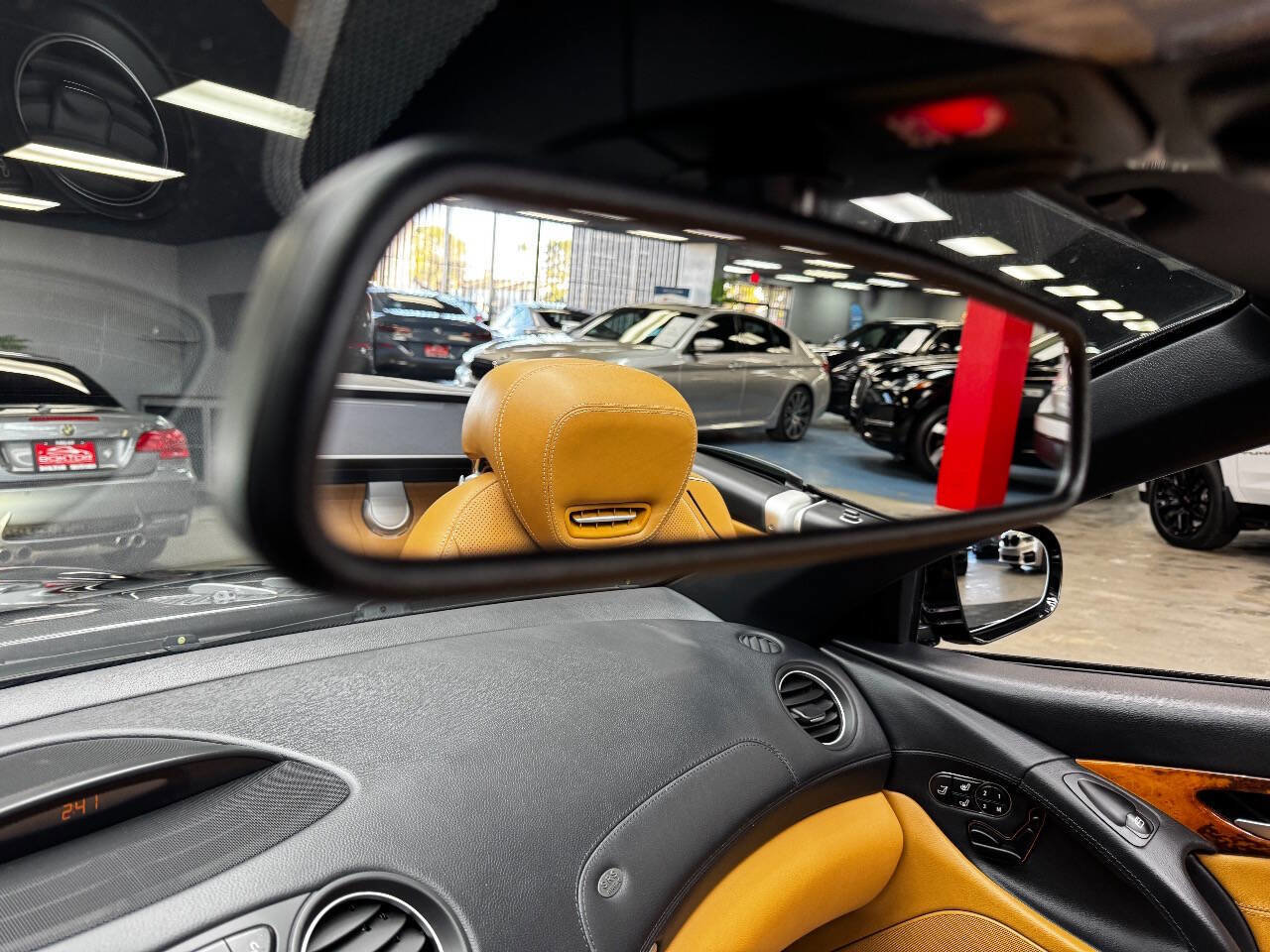 Used 2011 Mercedes-Benz SL 550 image 38