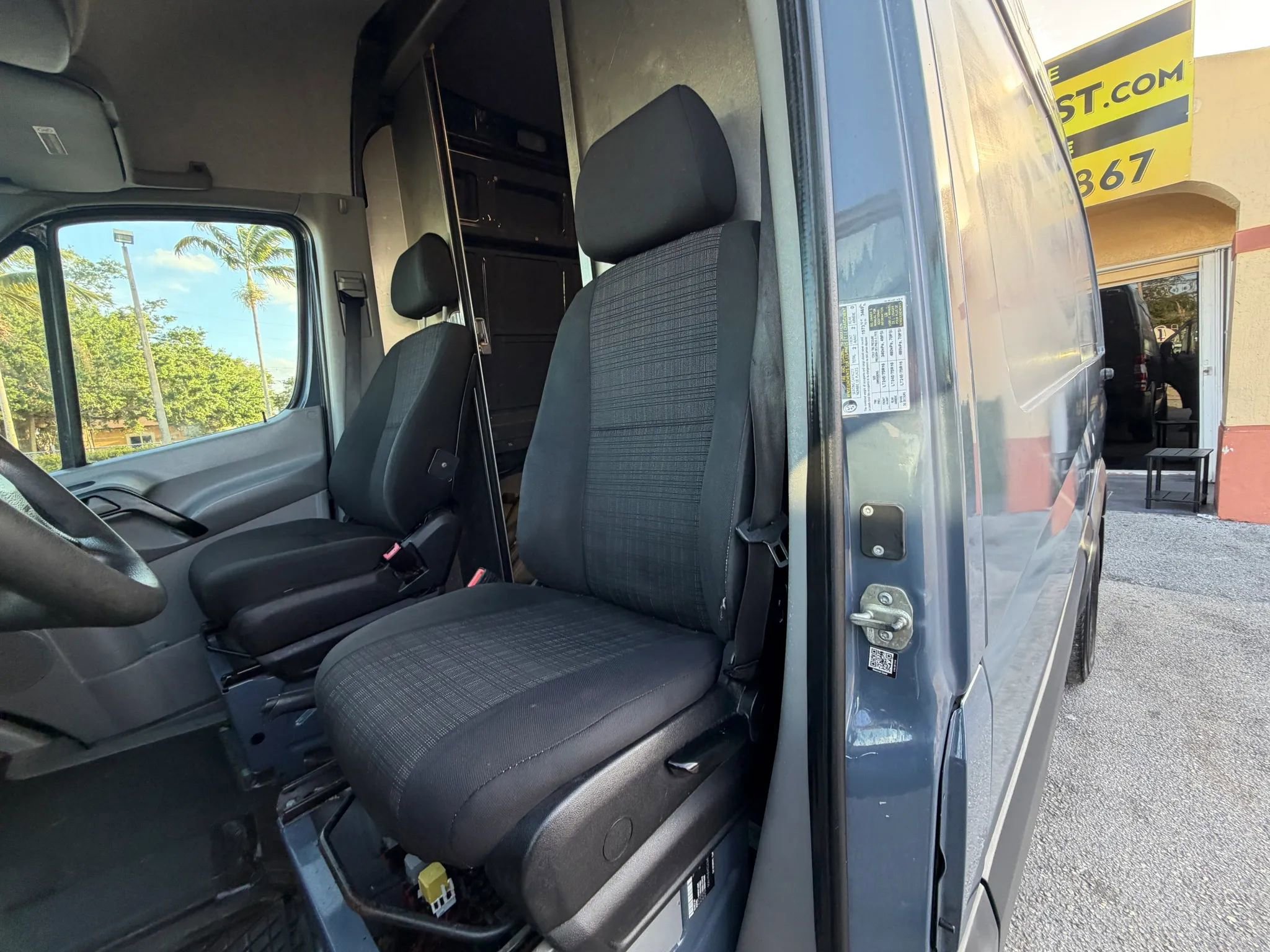 Used 2018 Mercedes-Benz Sprinter 2500 image 12