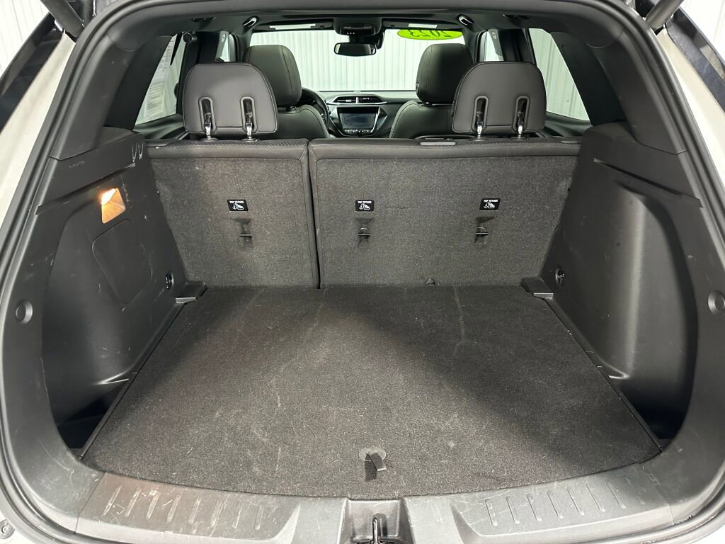 Used 2023 Chevrolet TrailBlazer RS w/ Sun and Liftgate Package image 11