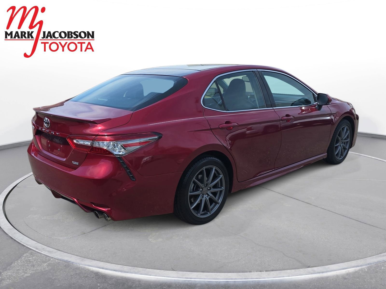 Used 2018 Toyota Camry XSE image 8