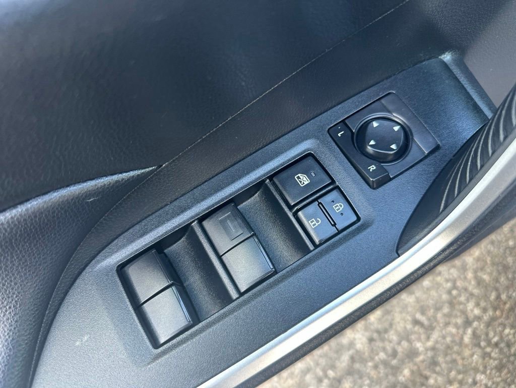 Used 2021 Toyota RAV4 XLE w/ Convenience Package FWD image 14