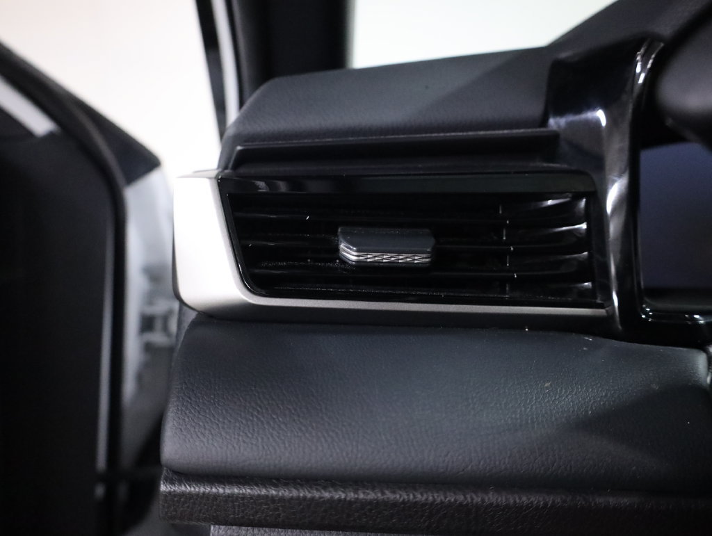 Used 2025 Toyota Camry XSE FWD image 10