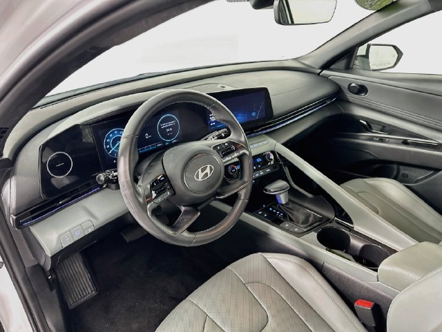 Used 2025 Hyundai Elantra Limited FWD image 19
