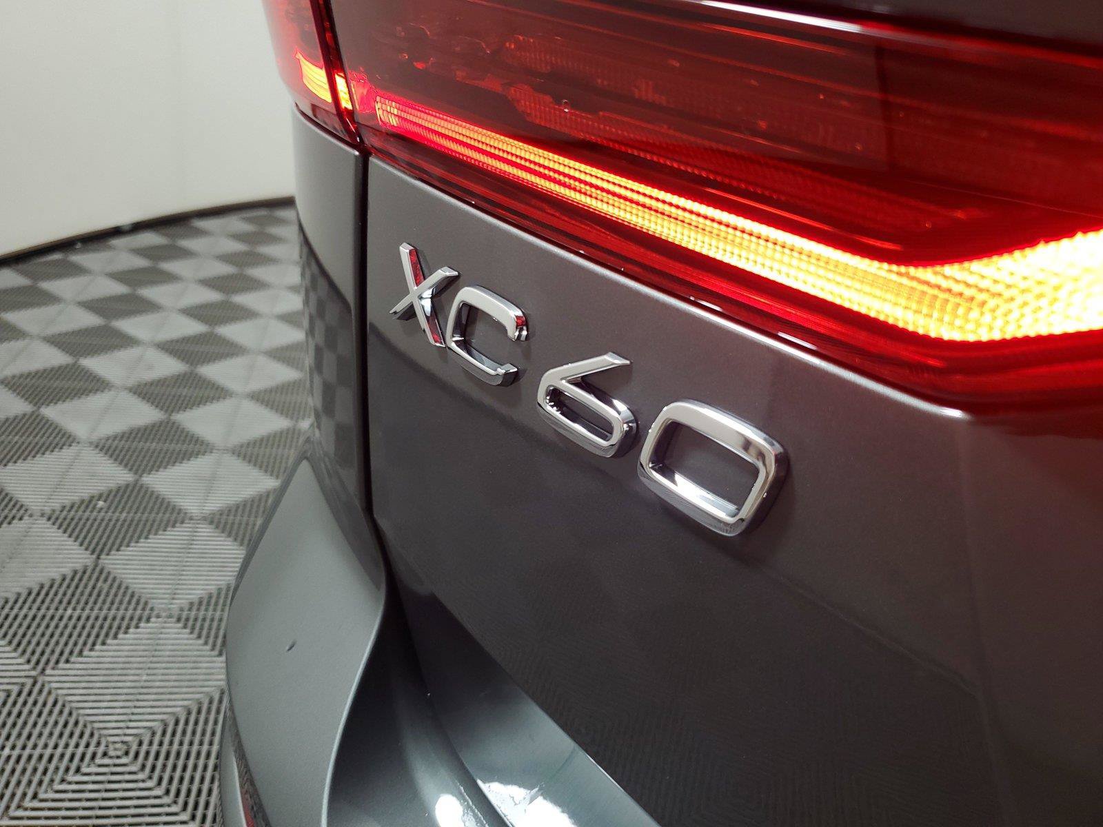 New 2027 Volvo XC60 B5 Plus AWD/4WD image 8