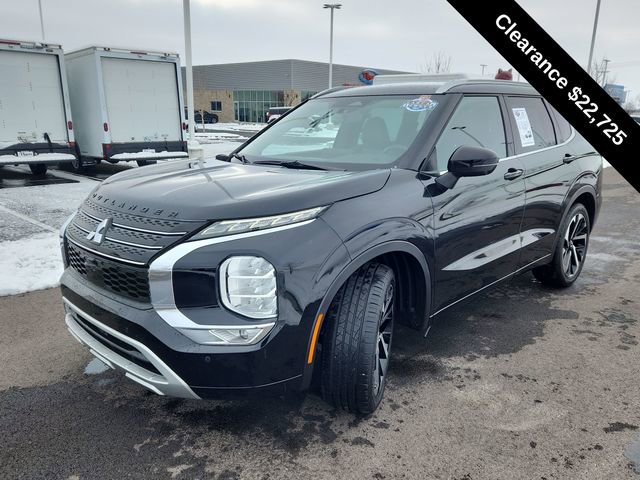 Used 2023 Mitsubishi Outlander SEL image 3