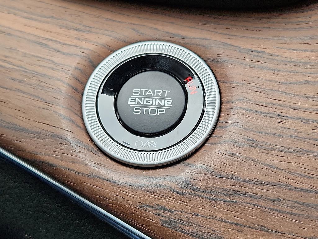 Used 2024 Jeep Grand Cherokee Summit w/ Luxury Tech Group V image 15