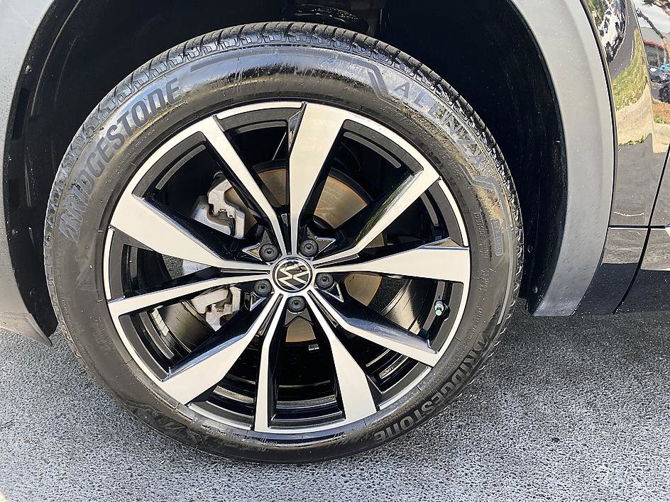 Used 2024 Volkswagen Atlas SEL Premium R-Line image 8