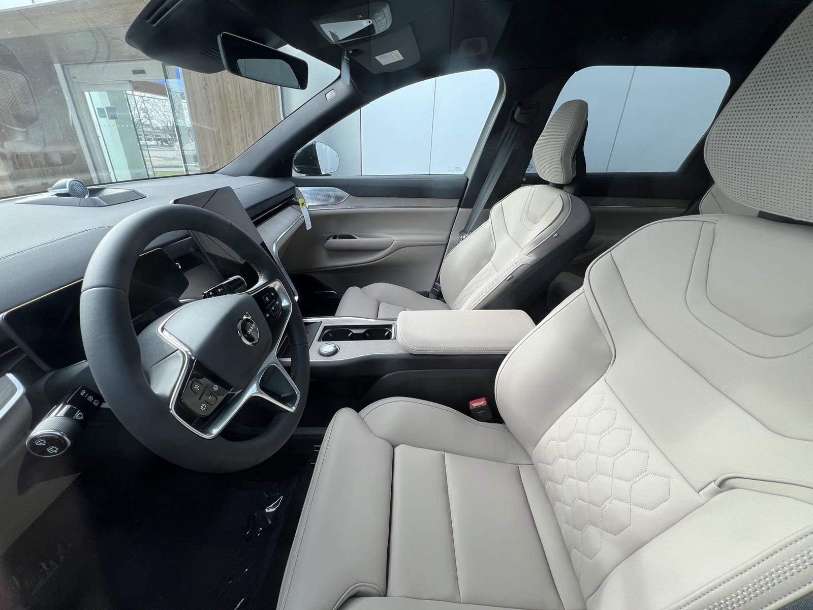 New 2025 Volvo EX90 Ultra image 10