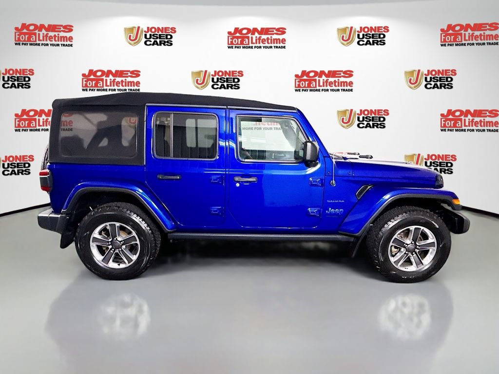 Used 2018 Jeep Wrangler Unlimited Sahara w/ Dual Top Group AWD/4WD image 17