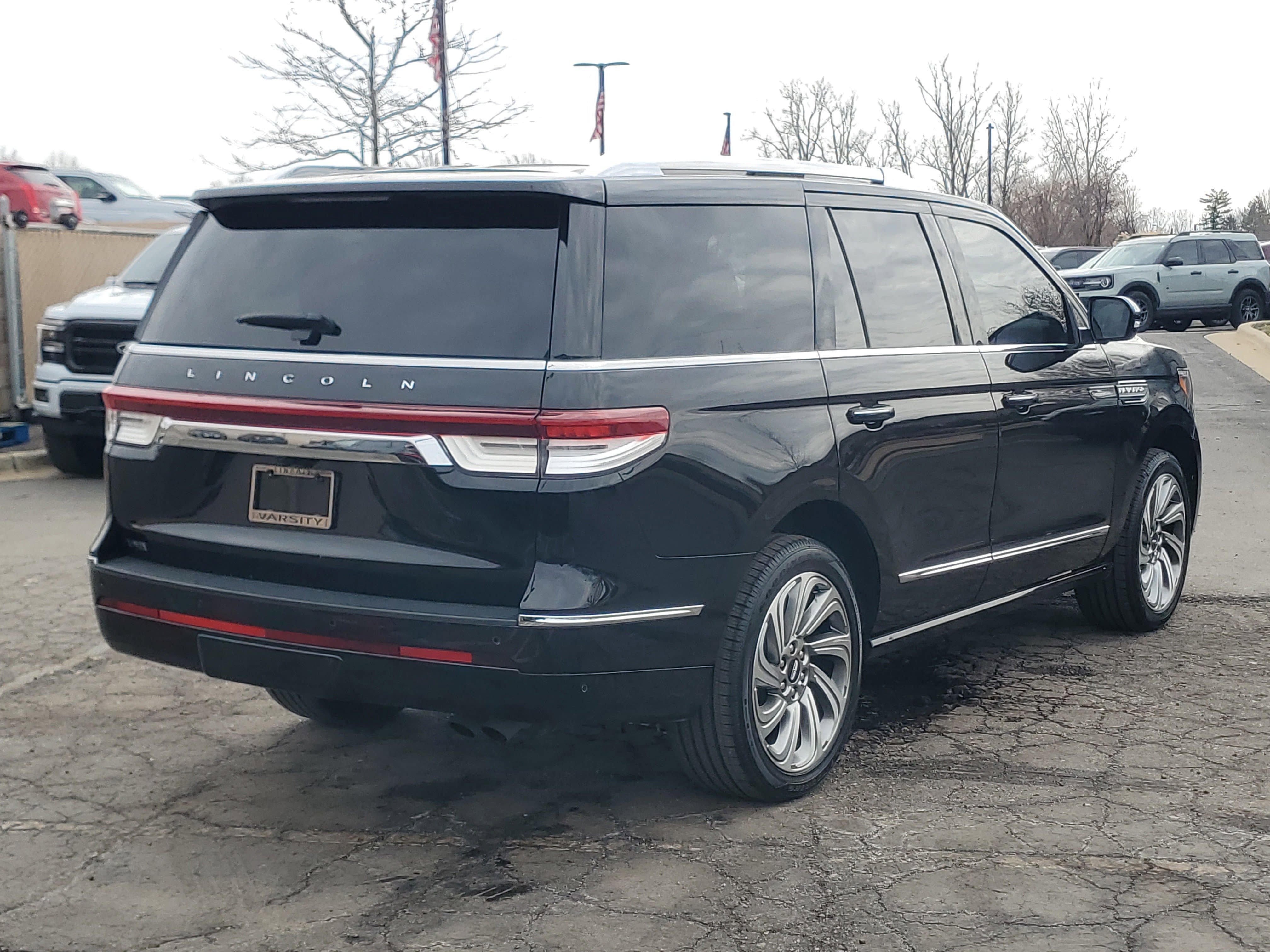 Certified 2023 Lincoln Navigator 4WD image 6