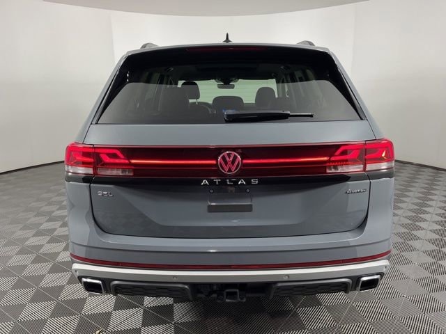 Used 2024 Volkswagen Atlas Peak Edition SEL image 8
