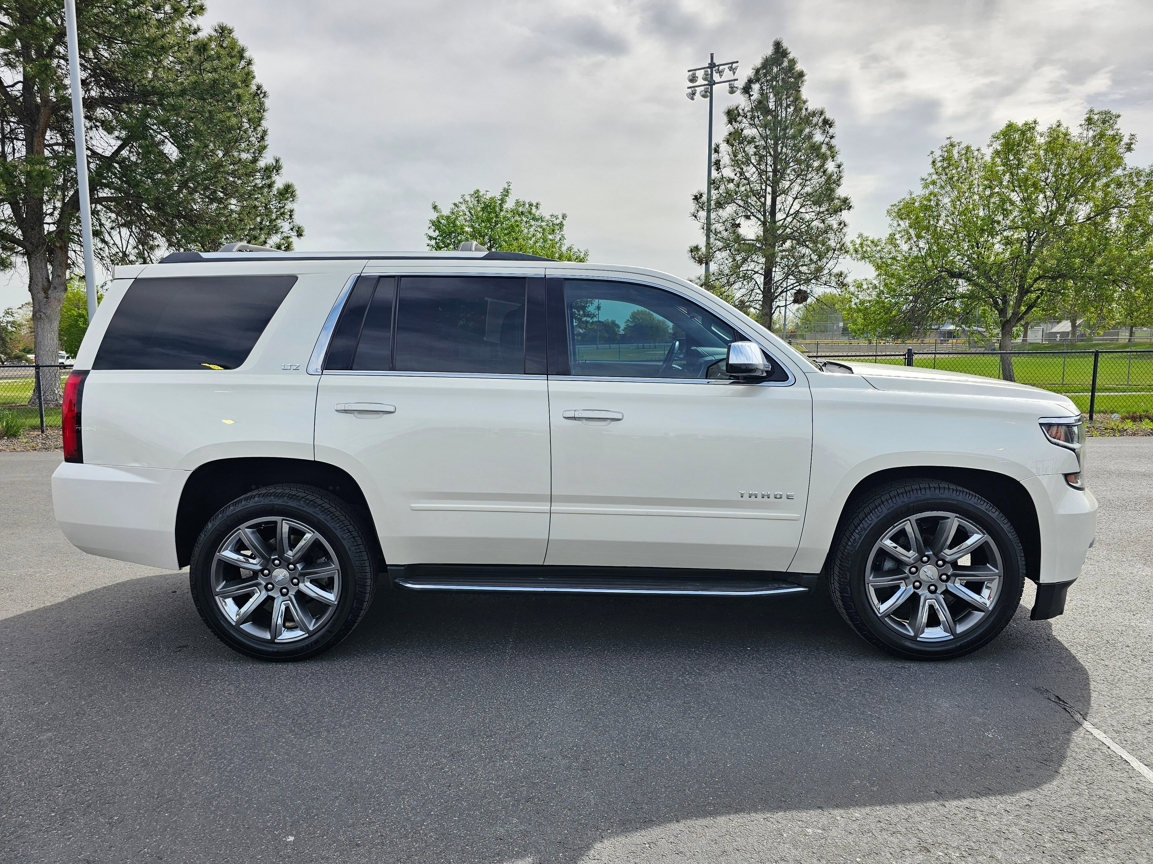 Used 2015 Chevrolet Tahoe LTZ AWD/4WD image 38