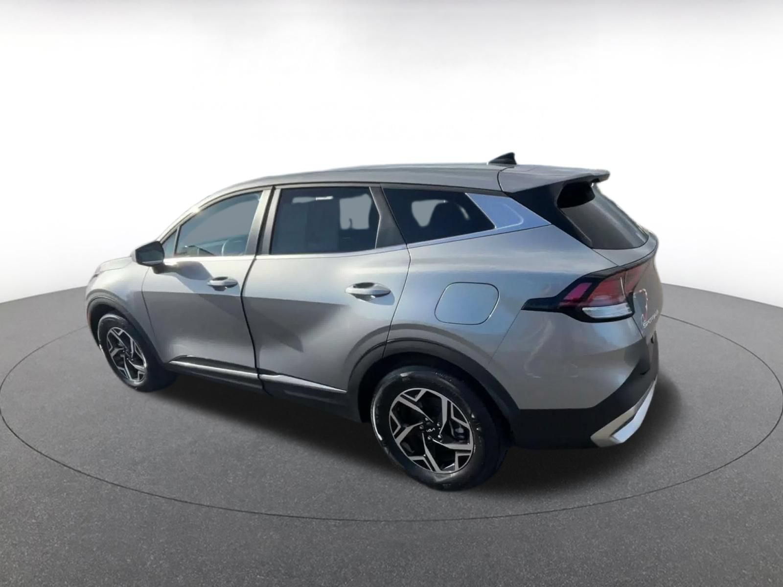 Used 2025 Kia Sportage LX FWD image 9