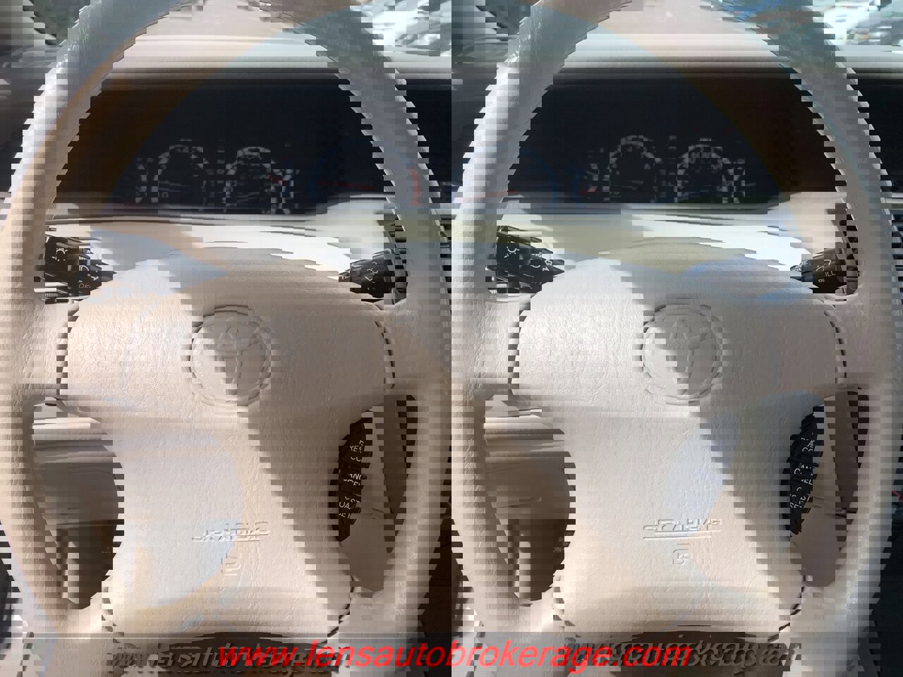 Used 2001 Toyota Avalon XLS image 12