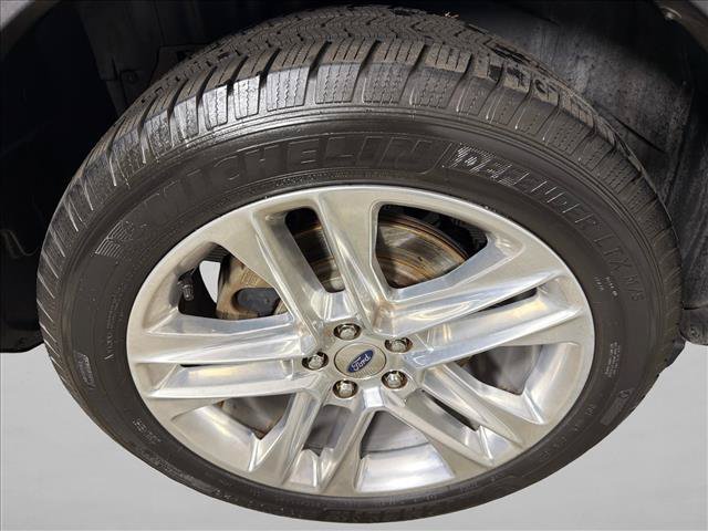 Used 2016 Ford Explorer XLT w/ Equipment Group 202A FWD image 18
