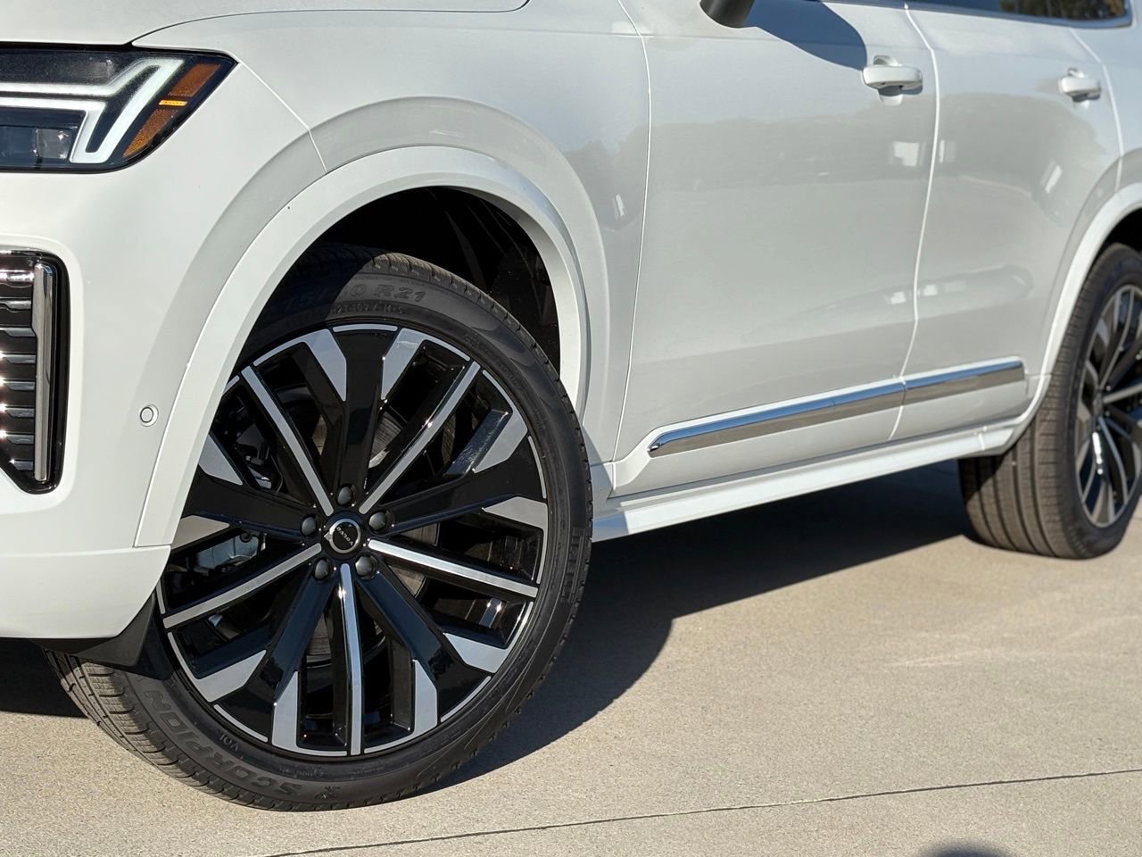 New 2026 Volvo XC90 B6 Ultra w/ Protection Package Premier image 7