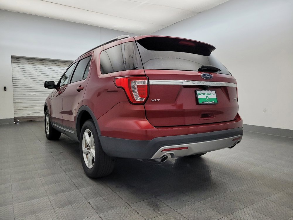 Used 2017 Ford Explorer XLT image 5