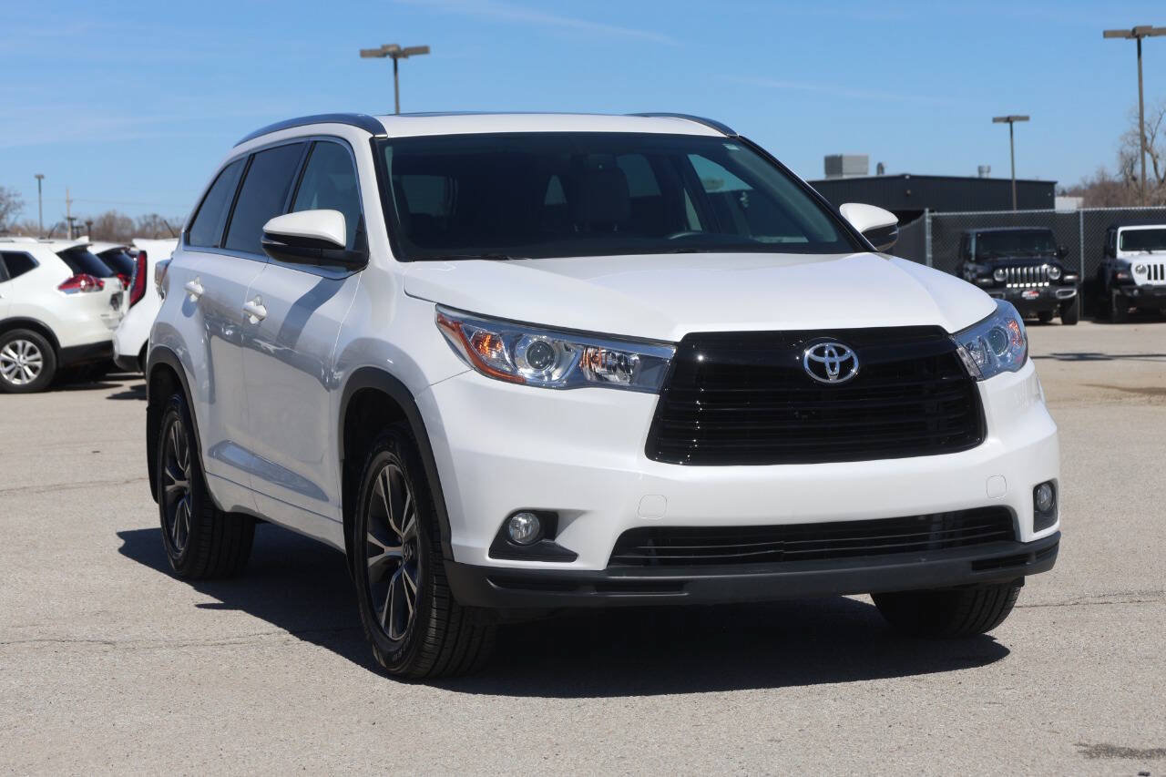 Used 2016 Toyota Highlander XLE AWD/4WD image 4