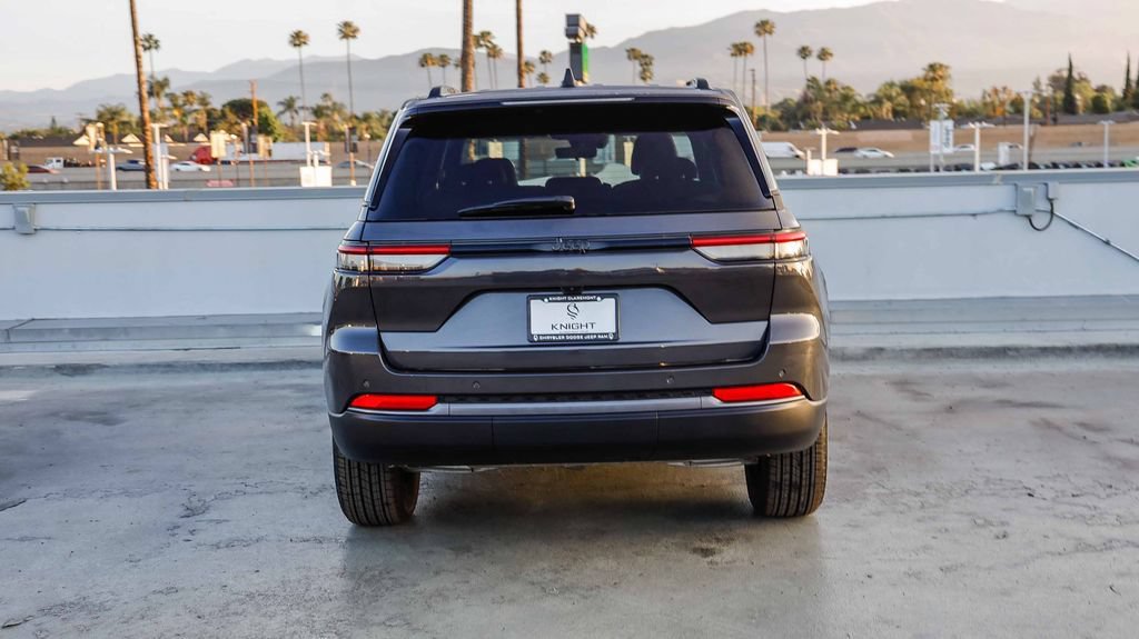 New 2026 Jeep Grand Cherokee Altitude RWD image 8