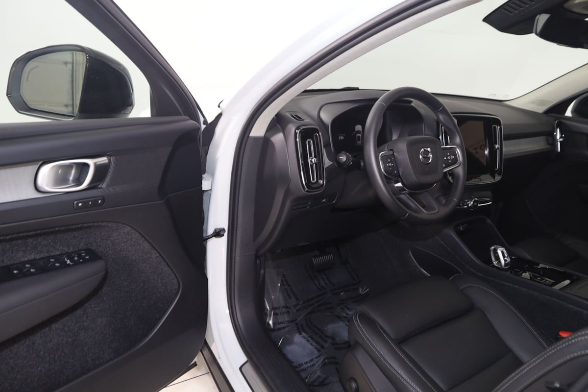 Used 2026 Volvo XC40 B5 Plus AWD/4WD image 47