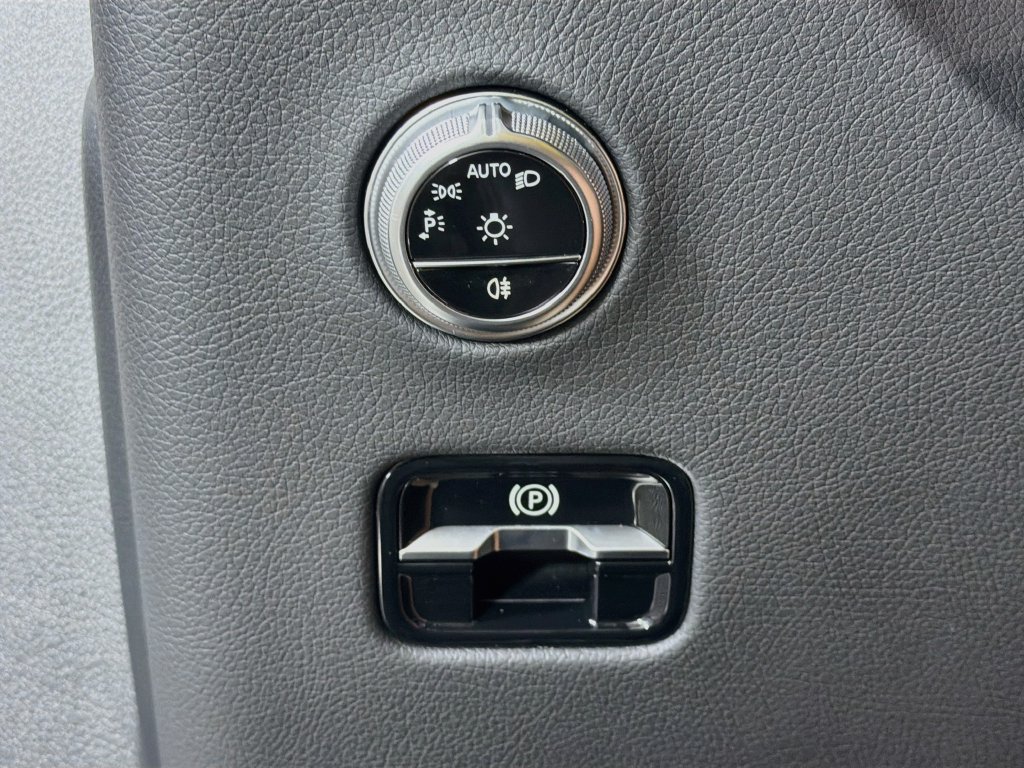 Certified 2025 Mercedes-Benz GLC 350e 4MATIC image 11