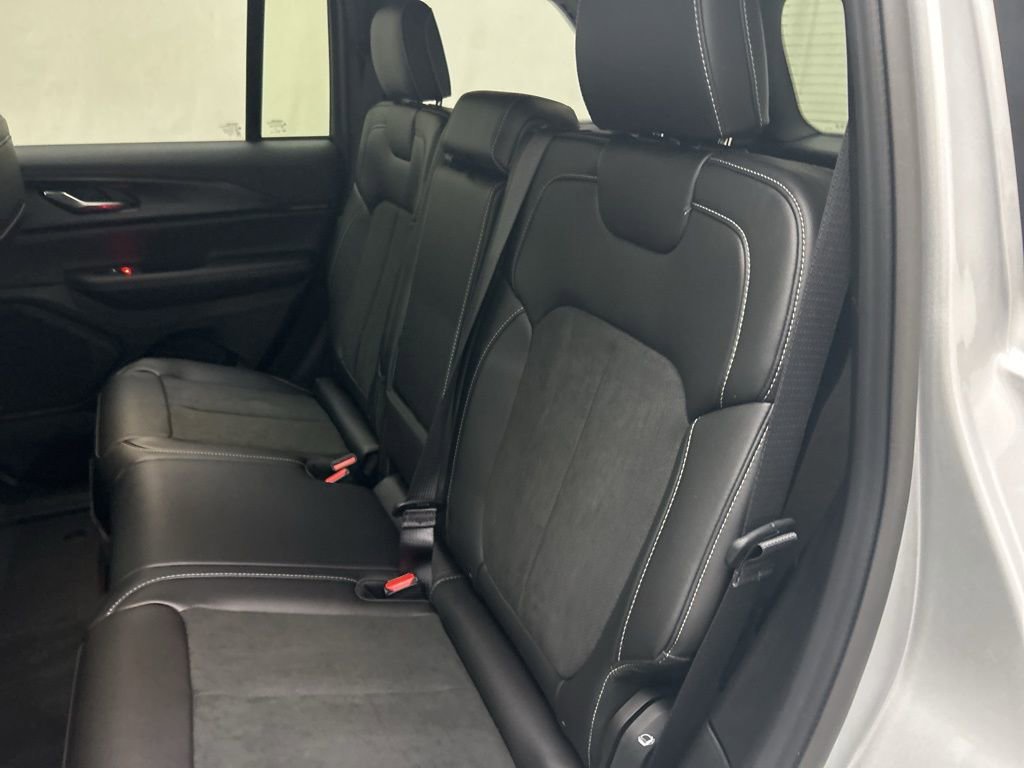 New 2025 Jeep Grand Cherokee Altitude AWD/4WD image 25