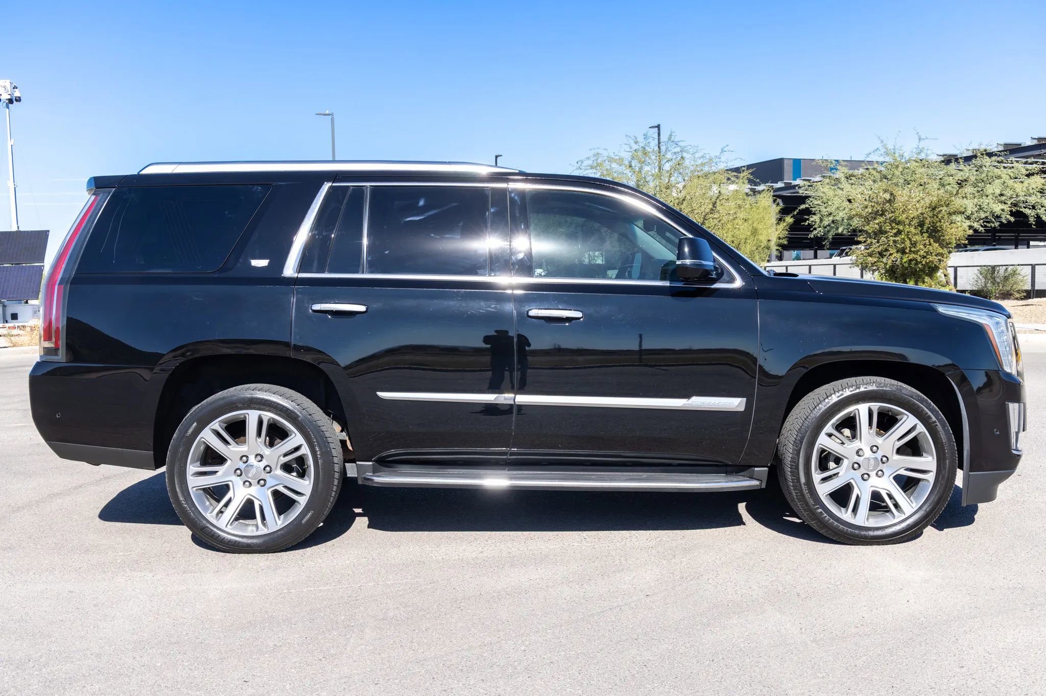 Used 2017 Cadillac Escalade Luxury image 6