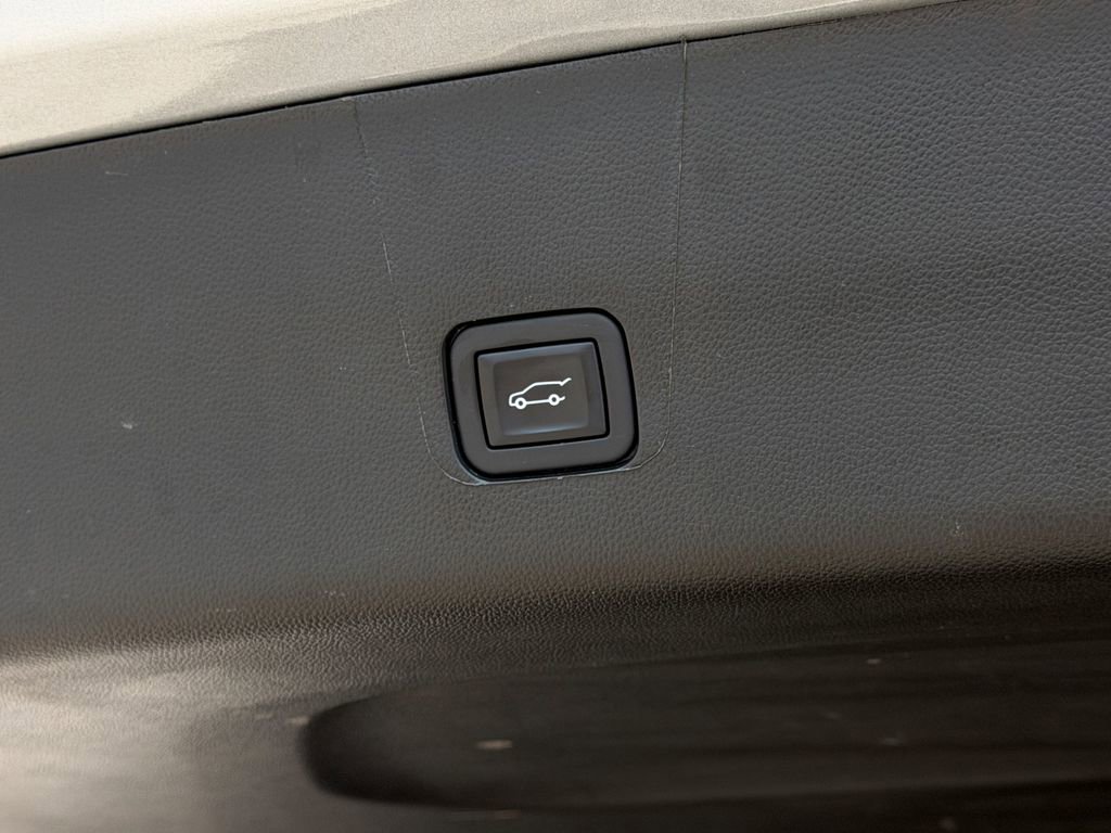 Used 2023 Chevrolet Traverse RS image 15