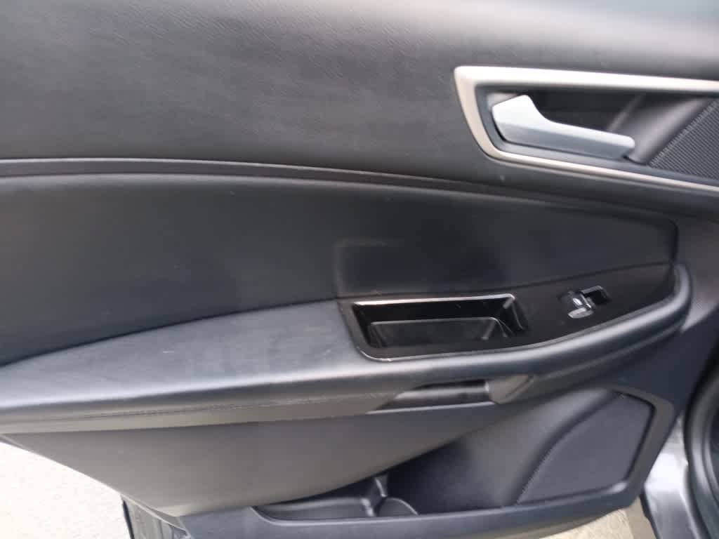 Used 2020 Ford Edge SEL w/ Cold Weather Package image 19