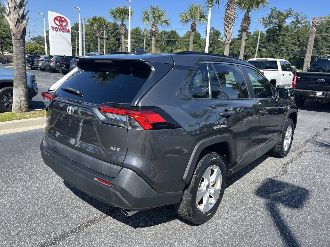 Used 2021 Toyota RAV4 XLE w/ Convenience Package FWD image 10