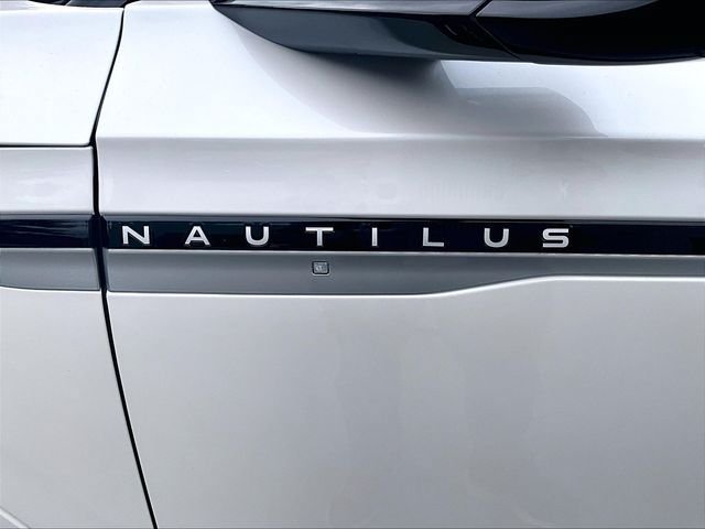 Used 2025 Lincoln Nautilus Reserve AWD/4WD image 8