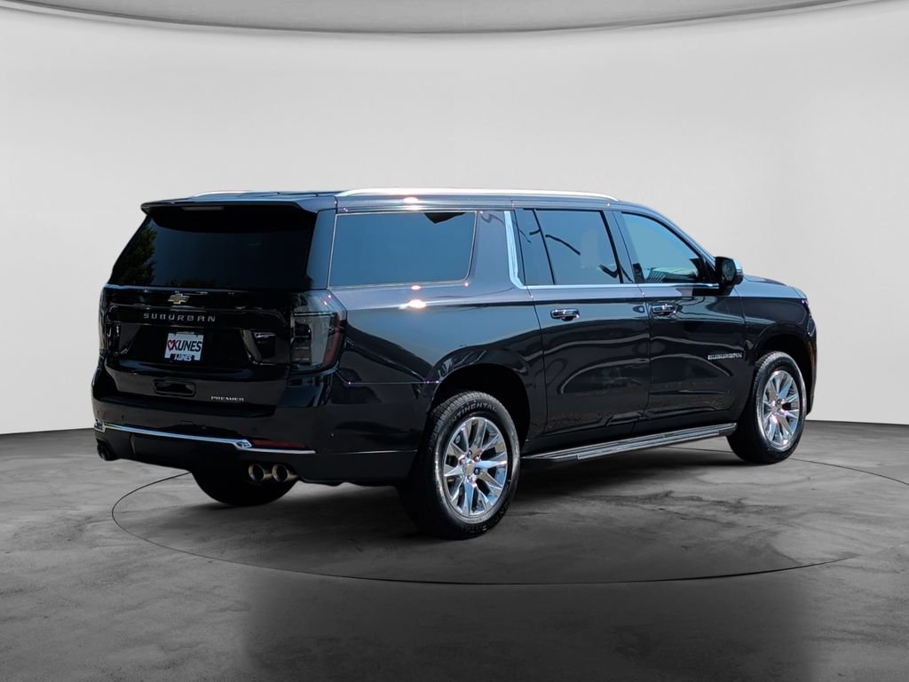 Used 2025 Chevrolet Suburban Premier AWD/4WD image 7