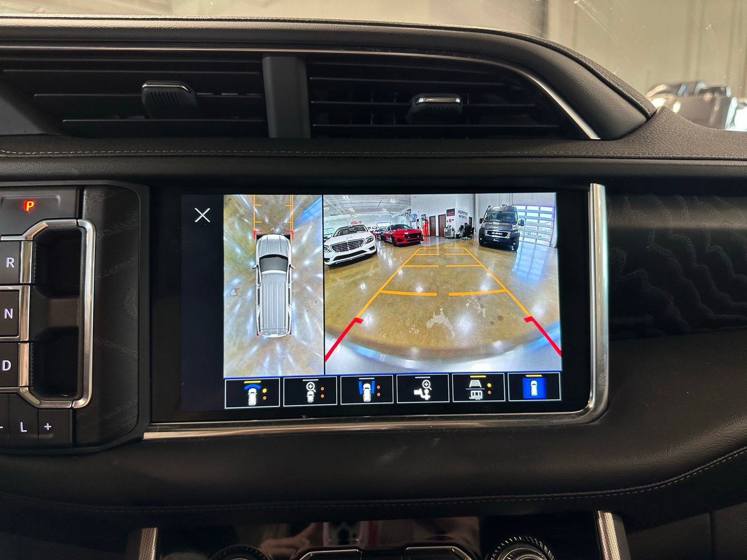 Used 2022 GMC Yukon Denali RWD image 28