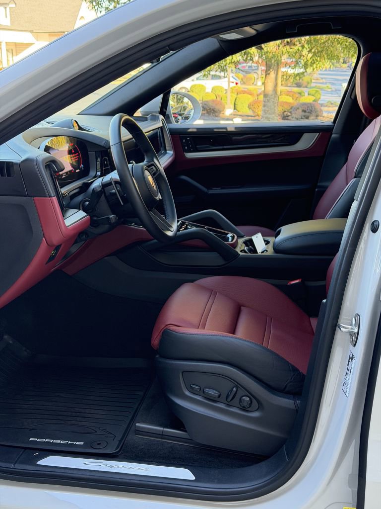 Used 2024 Porsche Cayenne Coupe image 19