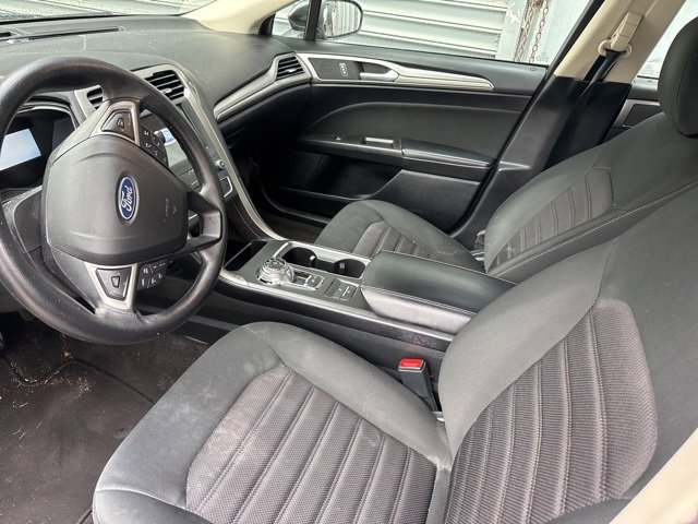 Used 2020 Ford Fusion SE image 4