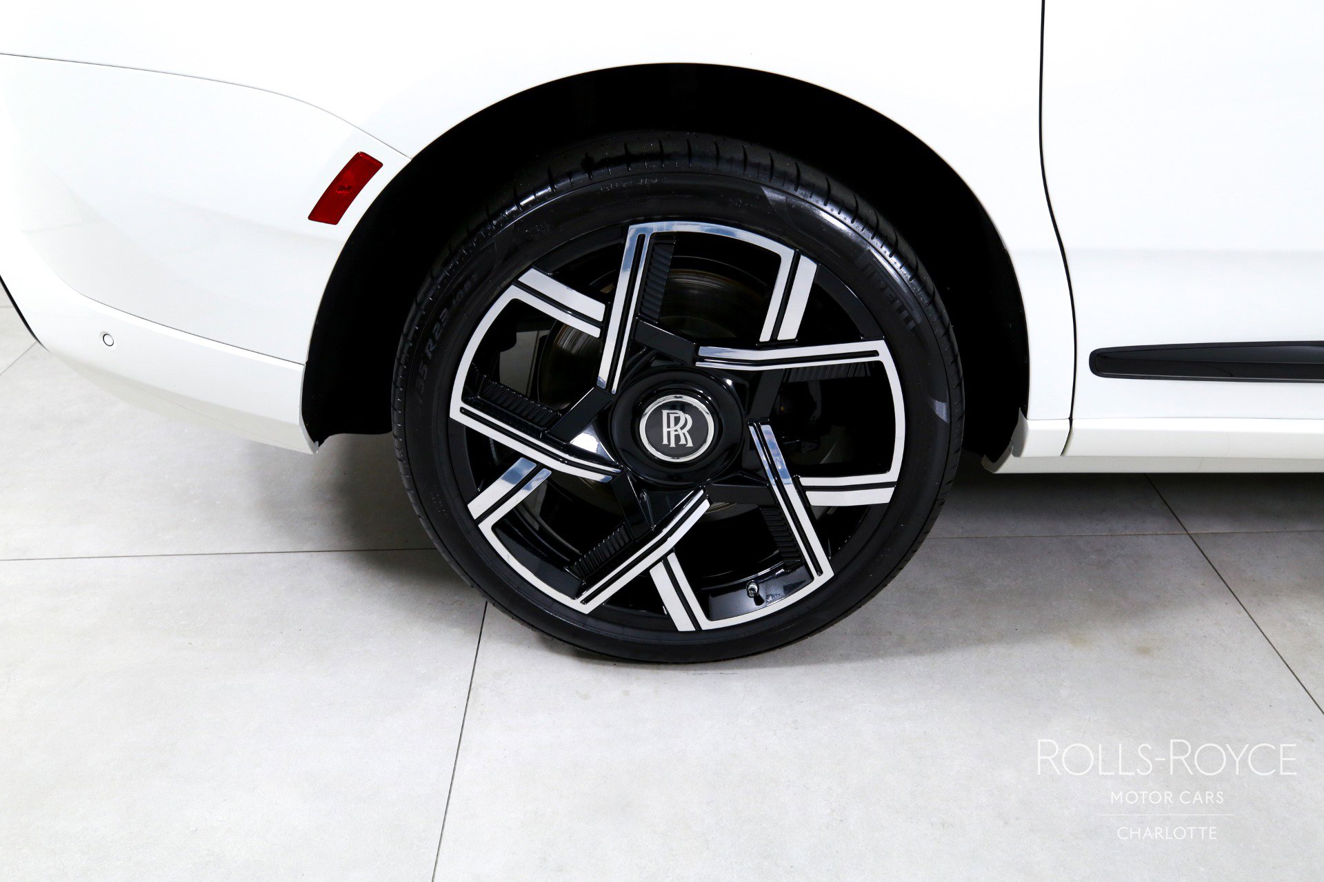 Used 2025 Rolls-Royce Cullinan Black Badge image 40