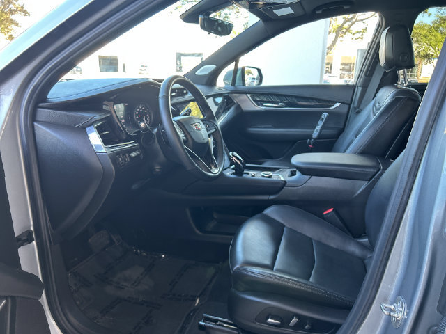 Used 2025 Cadillac XT6 Premium Luxury w/ Technology Package FWD image 25