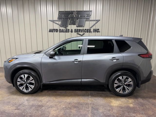 Used 2023 Nissan Rogue SV image 3