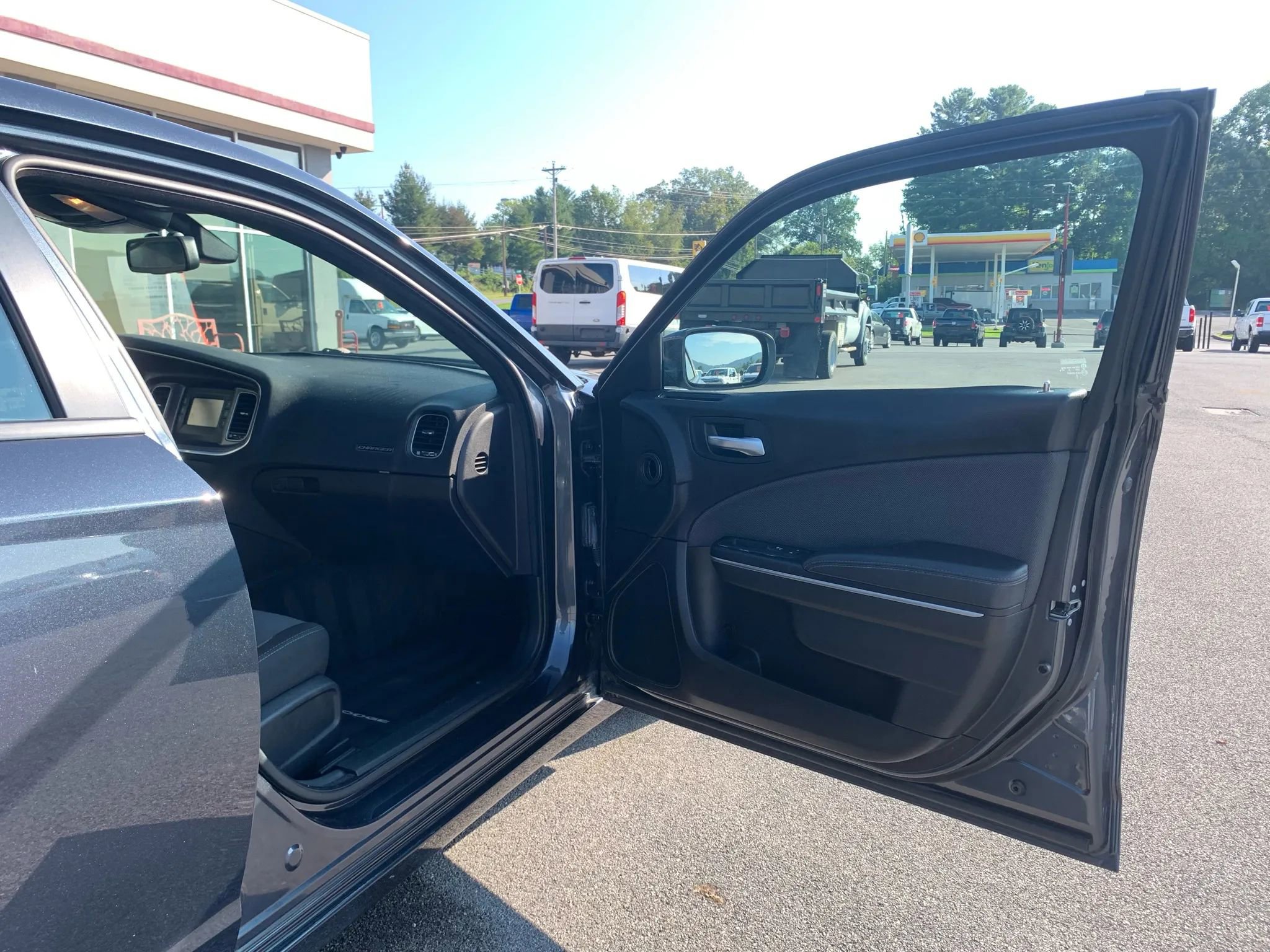 Used 2016 Dodge Charger SE RWD image 19
