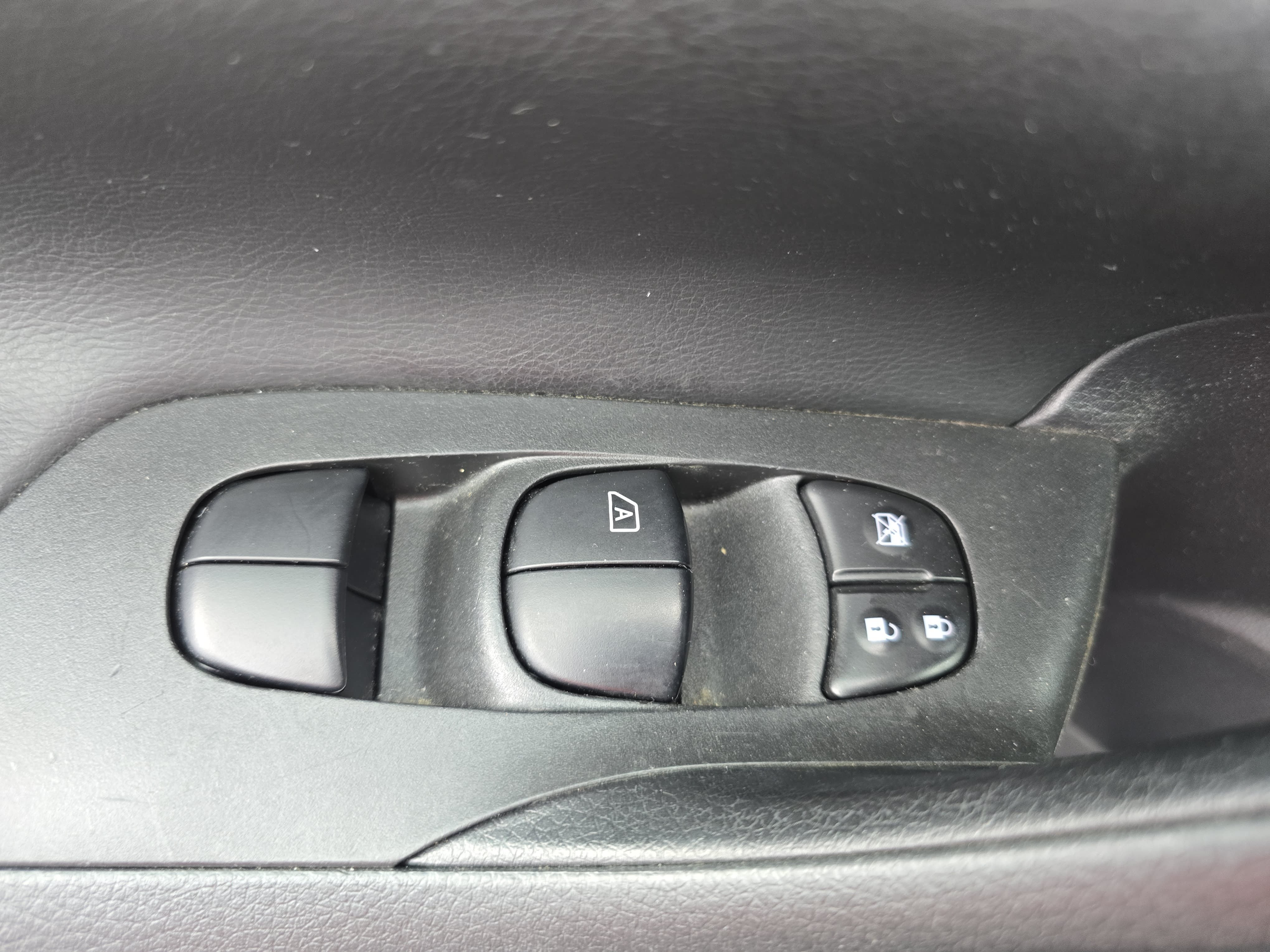 Used 2016 Nissan Altima 2.5 SR w/ Interior Lighting Package FWD image 26