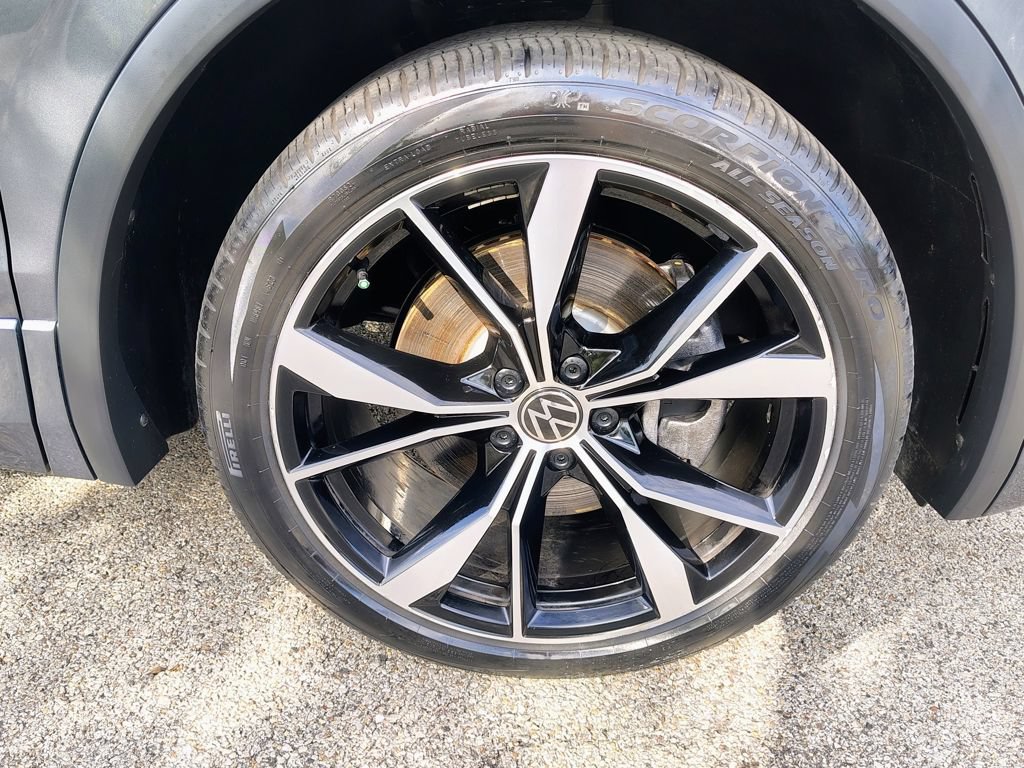 Used 2024 Volkswagen Tiguan SEL R-Line AWD/4WD image 11
