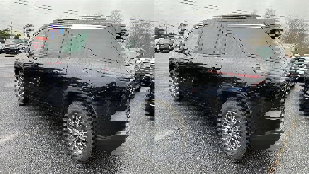 New 2026 Chevrolet Traverse LT w/ Driver Confidence Package image 7