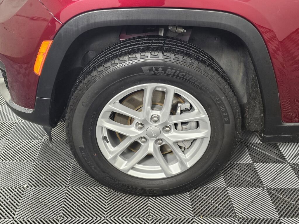 Used 2023 Jeep Grand Cherokee L Laredo AWD/4WD image 11