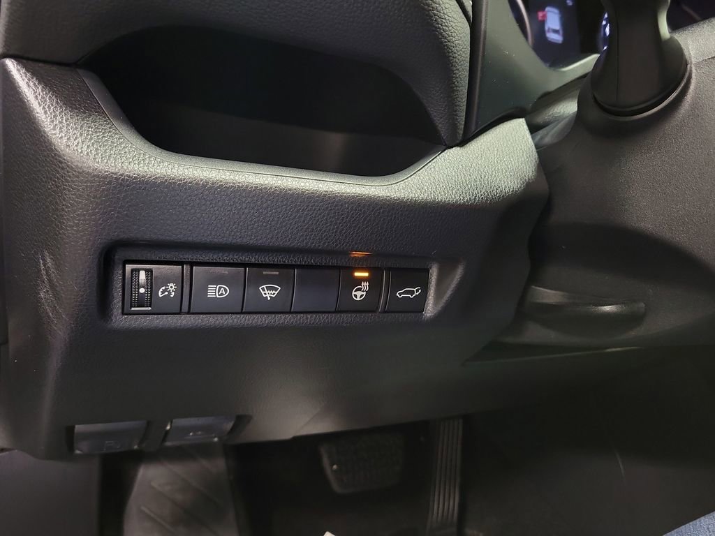 Used 2021 Toyota RAV4 XLE Premium image 22